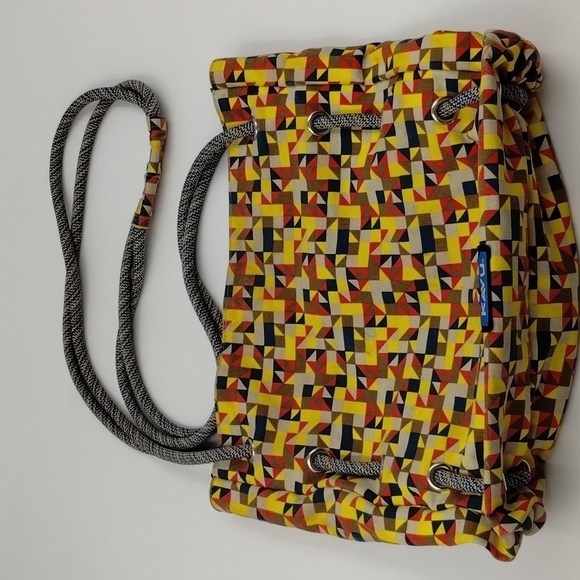KAVU Keepsake Shoulder Rope Bag Multicolor Triangle Geometric Print - Picture 1 of 16